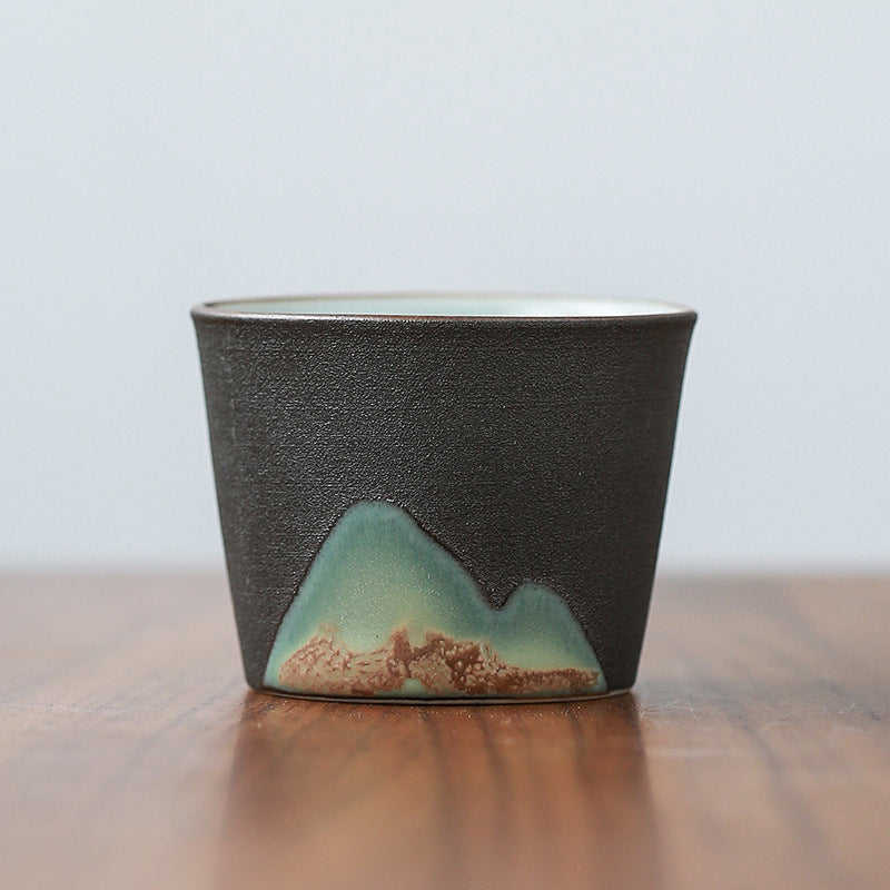 Japanische Keramik-Teetasse „Mountain“.