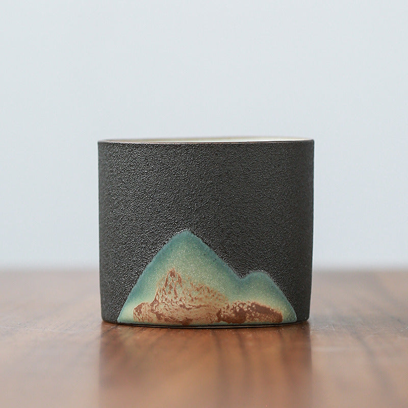 Japanische Keramik-Teetasse „Mountain“.