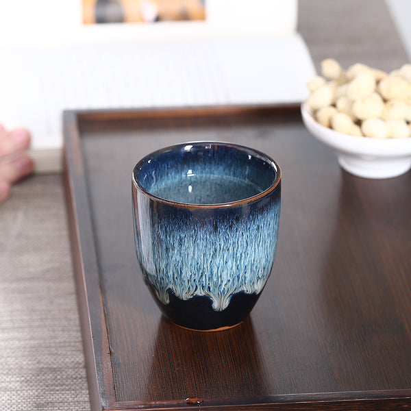 Japanische Keramiktasse „Menoko“.