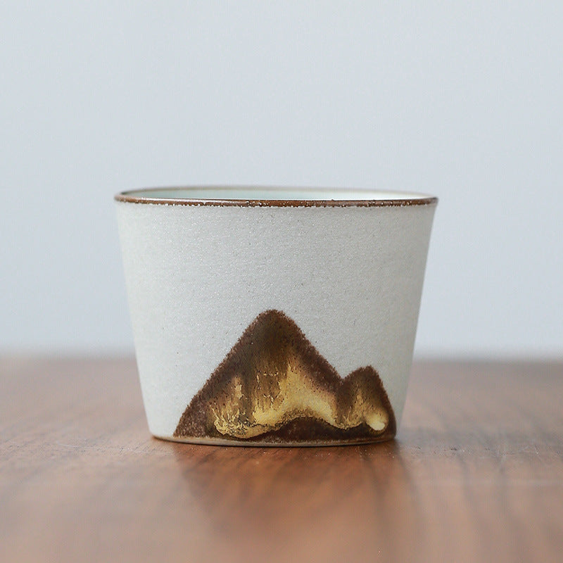 Japanische Keramik-Teetasse „Mountain“.