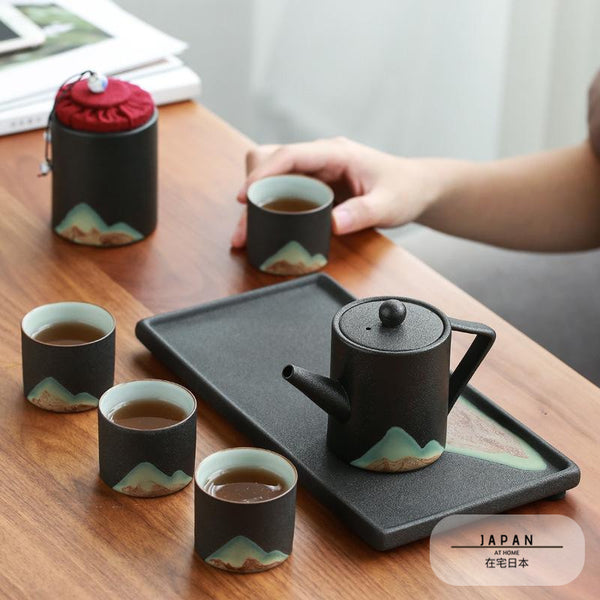 Japanische Keramik-Teetasse „Mountain“.